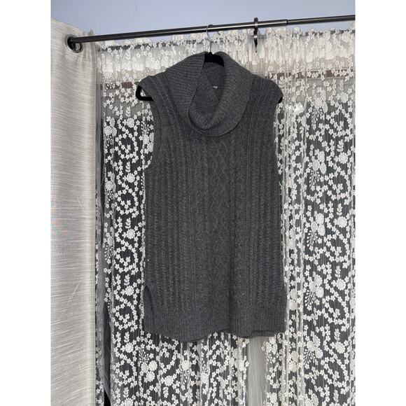 Neiman Marcus Cashmere Sleeveless Turtleneck Sweater Size Medium - Picture 3 of 4